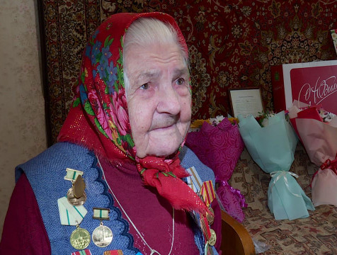Блокадница Анна Костомарова отметила столетний юбилей