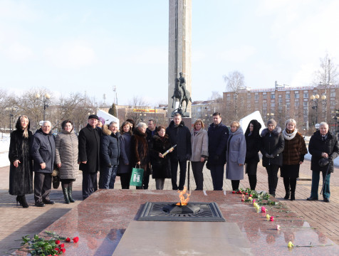 Землю с воинского мемориального комплекса 