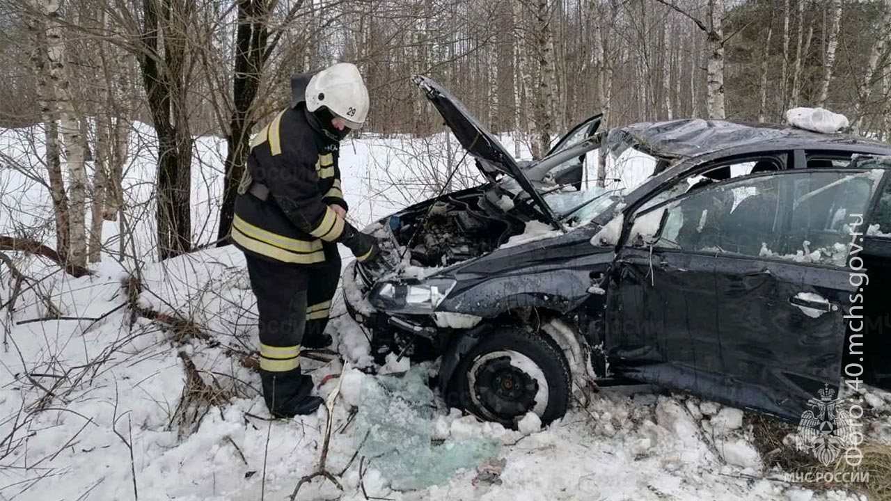 Автомобиль улетел в кювет в Жиздринском районе