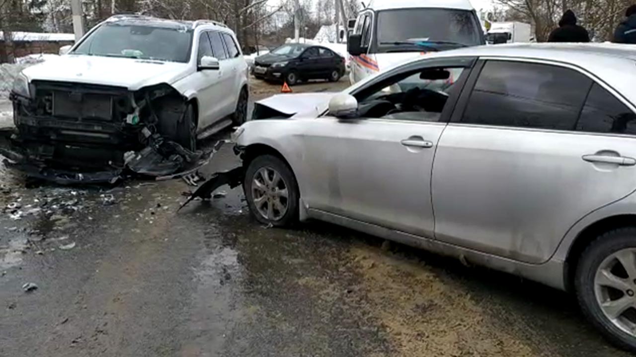 Дорога в Кабицыно оказалась полностью перекрыта из-за ДТП | 06.03.2023 |  Новости Калуги - БезФормата