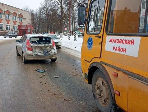 ДТП со школьным автобусом произошло в Жукове