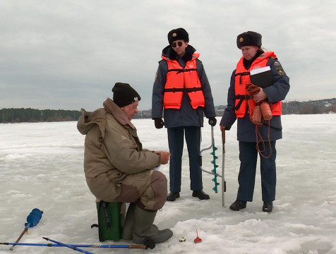 Спасатели МЧС предупреждают калужан об опасности весеннего льда