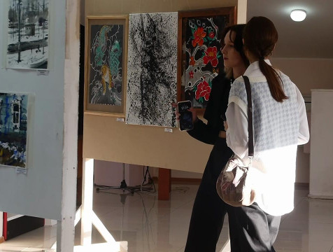 Молодые художники из Брянска представили свои работы на выставке в Людинове