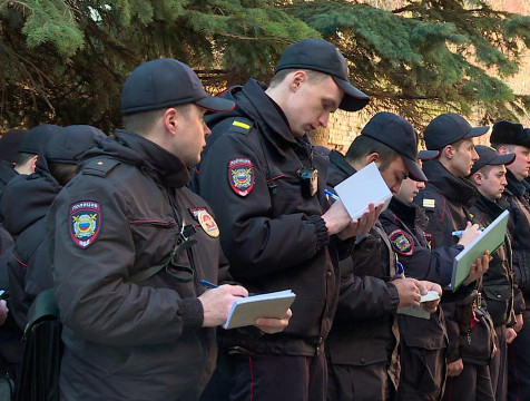 Около тысячи полицейских будут следить за правопорядком на майских праздниках в регионе