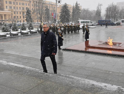 Владислав Шапша почтил память погибших в Великой Отечественной войне в Минске