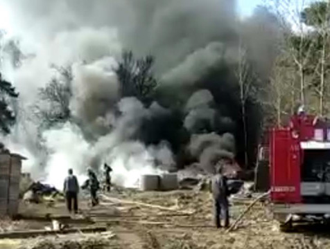 Рабочие подожгли мусор с гудроном в Малоярославецком районе