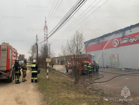 Сетевой магазин сгорел в Мосальске