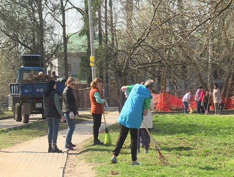 Депутаты Заксобрания Калужской области присоединились к уборке города