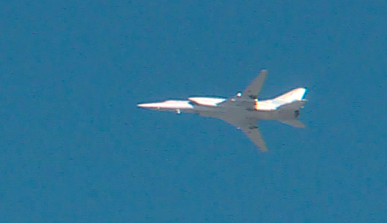 Самолет на сверхзвуке хлопок. Сверхзвуковой самолёт. Ту-22м3. Хлопок от сверхзвукового самолета. Хлопок при переходе на сверхзвук.