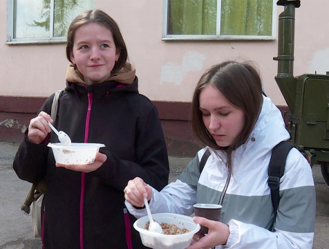 Солдатская каша, оружие, Рейхстаг: юным калужанам предложили пройти 