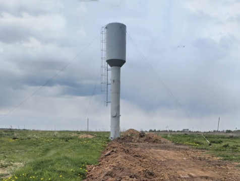 Новую водонапорную башню установили в Сухиничском районе