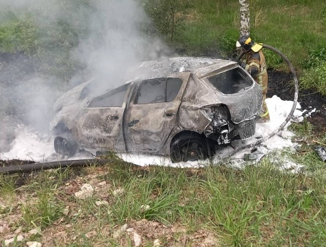 Легковой автомобиль сгорел на трассе в Хвастовичском районе