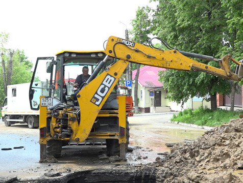 Подвоз воды организовали в Калуге из-за коммунальной аварии на Октябрьской улице