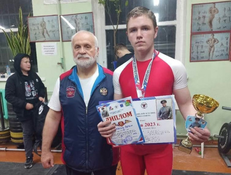Сборная калужских тяжелоатлетов завоевала четыре награды на Всероссийском турнире