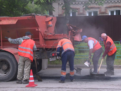 Ямочный ремонт начался на улице Хрустальной в Калуге