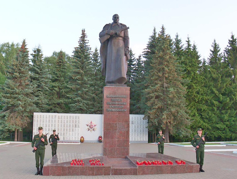 Митинг памяти прошёл на мемориальном воинском кладбище Калуги