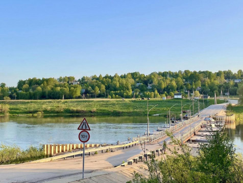 Движение по понтонному мосту через Оку в районе Дугны возобновлено