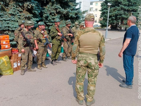 Калужанам-участникам СВО передали гуманитарную помощь и вручили награды