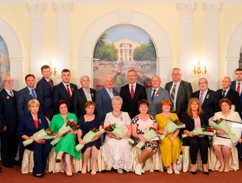 23 жителям Калужской области вручили государственные и региональные награды