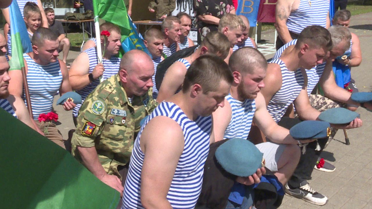 День ВДВ в Калуге отметили митингом | 02.08.2023 | Новости Калуги -  БезФормата