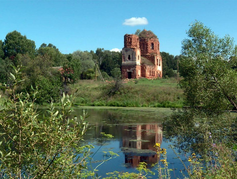 Добровольцы спасают храм XVIII века в Мещовском районе