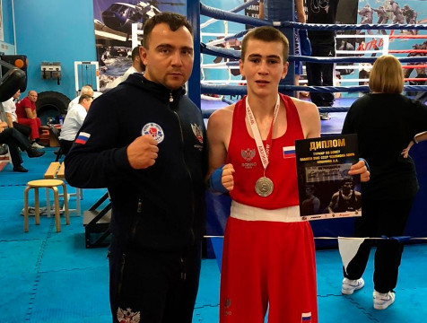 Серебряную медаль завоевал юный обнинский боксер на соревнованиях в Москве
