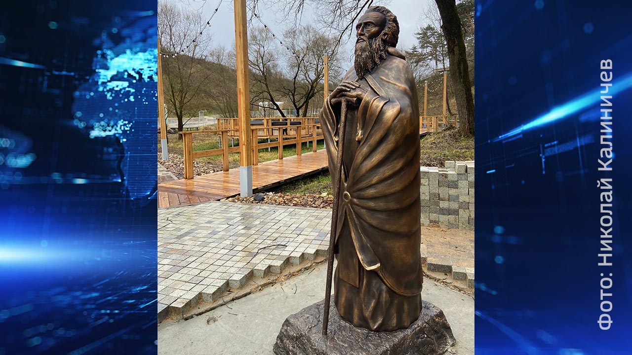 Текиженский овраг боровск. Лев Сапега. Статуя монаха в Арзамасе. Статуя монаха в Дивногорске. Ерёмино скульптура монаха на Дмитровское шоссе.