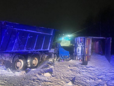 Два грузовика столкнулись на окраине Калуги