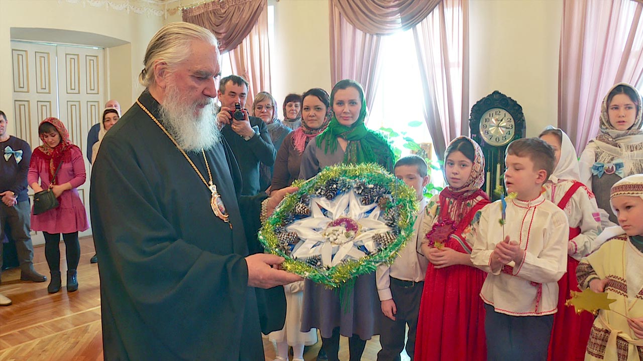 Дети спели рождественские колядки митрополиту Клименту