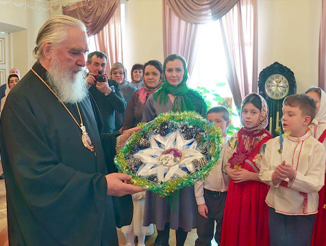 Дети спели рождественские колядки митрополиту Клименту