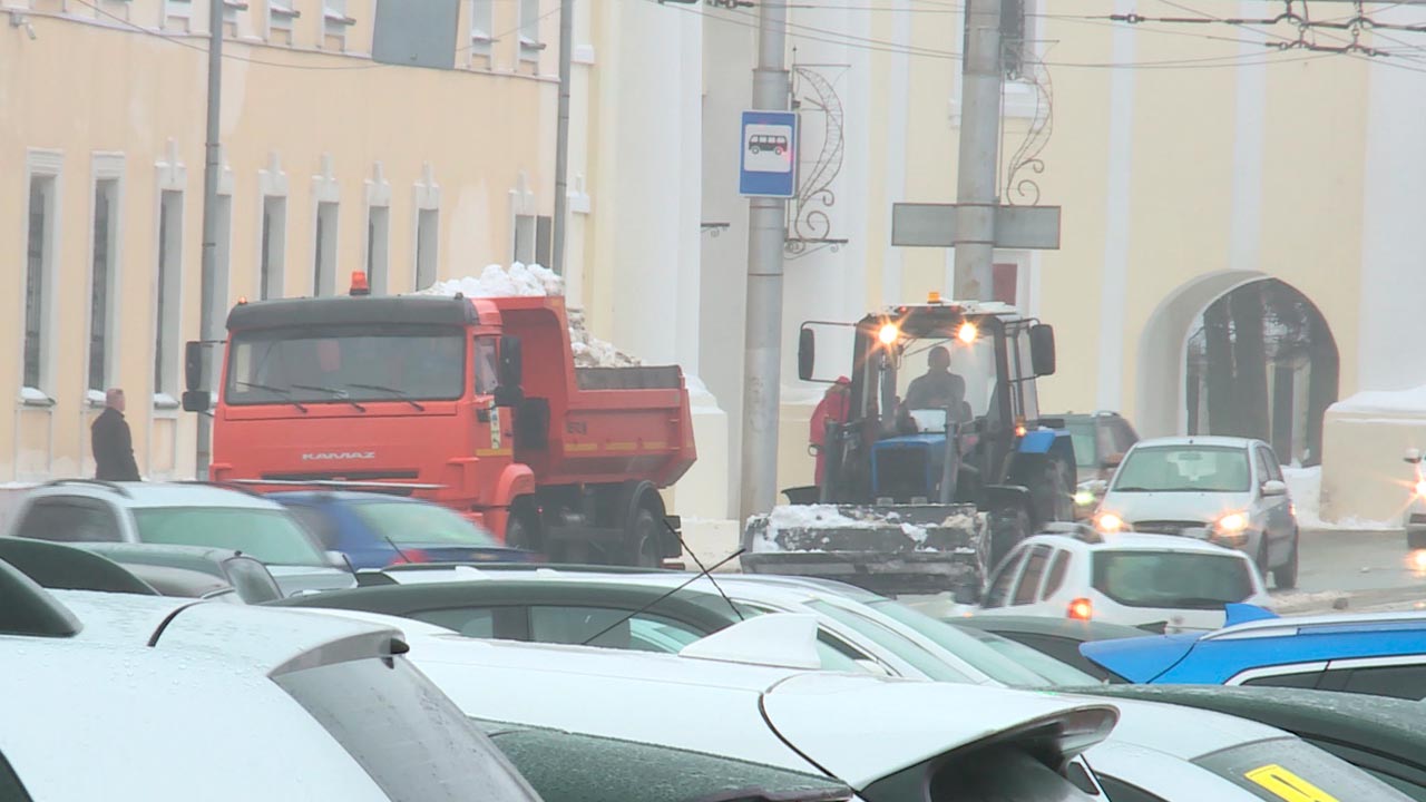 Власти Калуги для уборки снега наняли самосвалы | 22.01.2024 | Новости  Калуги - БезФормата