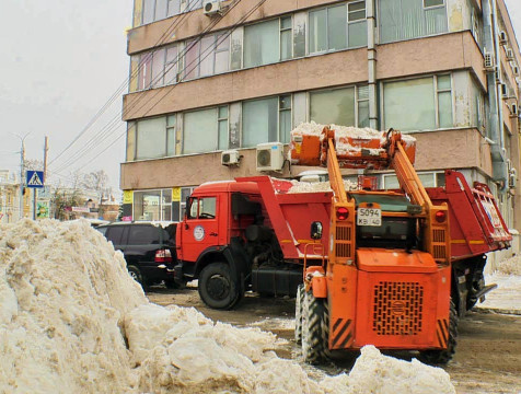 Как коммунальщики убирают снег в Калуге