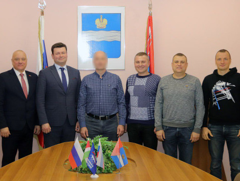 Депутаты Калуги передали бойцам СВО средства для приобретения автомобиля