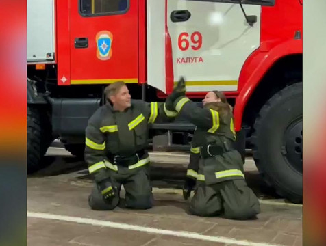 Пожарные из Калуги приняли участие в танцевальном челлендже