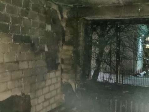 Человек пострадал при пожаре квартиры на Болдина в Калуге