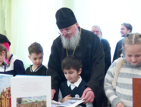 Выставка православных книг открылась в калужском ТЮЗе