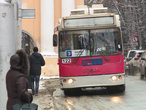 Нехватку водителей и износ машин в УКТ назвали ключевыми проблемами