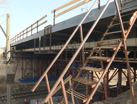 Пролетное строение установлено на Синих мостах в Калуге
