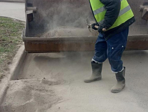 Калужские коммунальщики вышли на борьбу с пылью