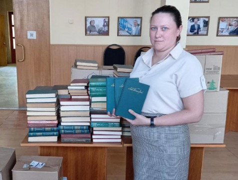 Жители Ульяновского района передали книги библиотекам Первомайска