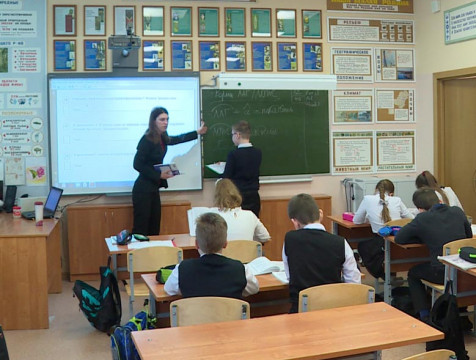 Калужский минобр пока не планирует менять режим занятий в школах 19 апреля