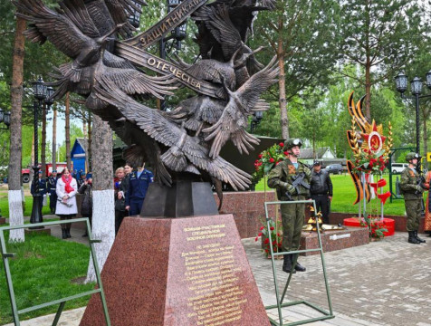 Памятник участникам СВО открыли в Калужской области