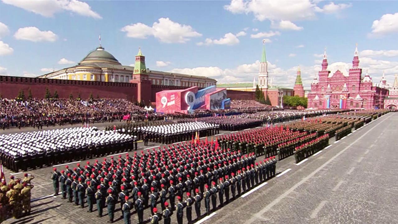 Парад Победы на Красной площади будут транслировать на уличном экране в  Калуге