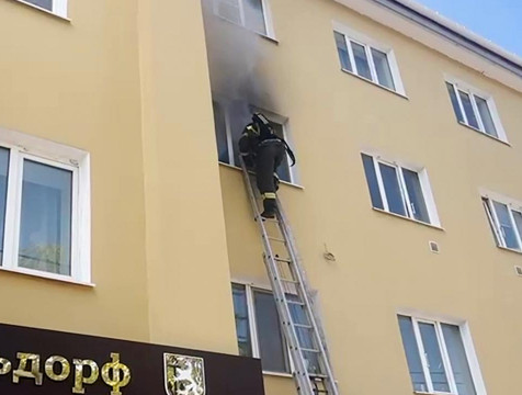 На улице Московской в Калуге произошел пожар, есть пострадавший