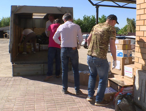 Жители Дзержинского района отправили гуманитарный груз для бойцов СВО