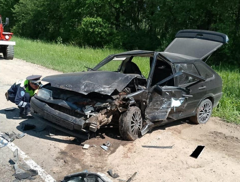 Человек пострадал при столкновении автомобилей Lada и Renault в Кондрове