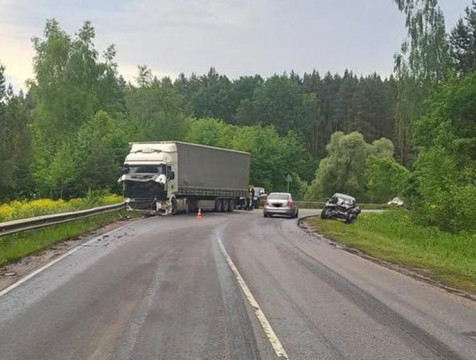 Человек погиб в ДТП с участием фуры в Тарусском районе