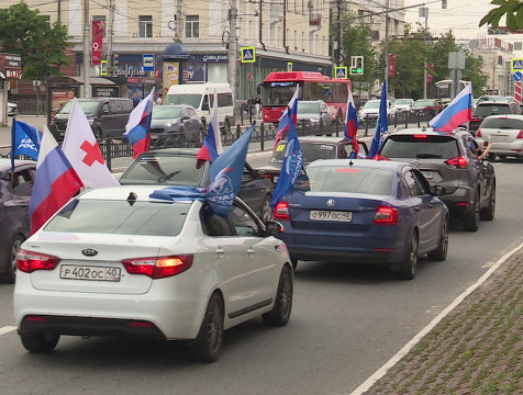 В День России в Калуге провели традиционный автопробег