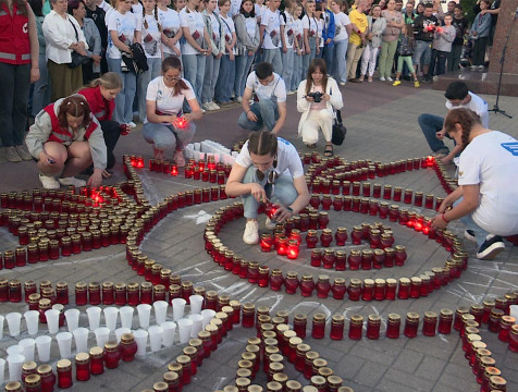 Орден Отечественной войны из сотен свечей зажгли в Калуге