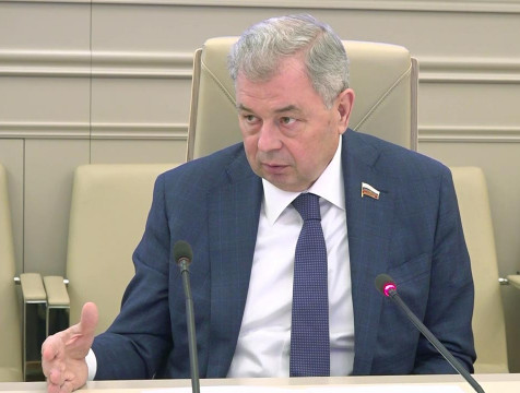 Сенатор Артамонов удостоен медали Столыпина II степени